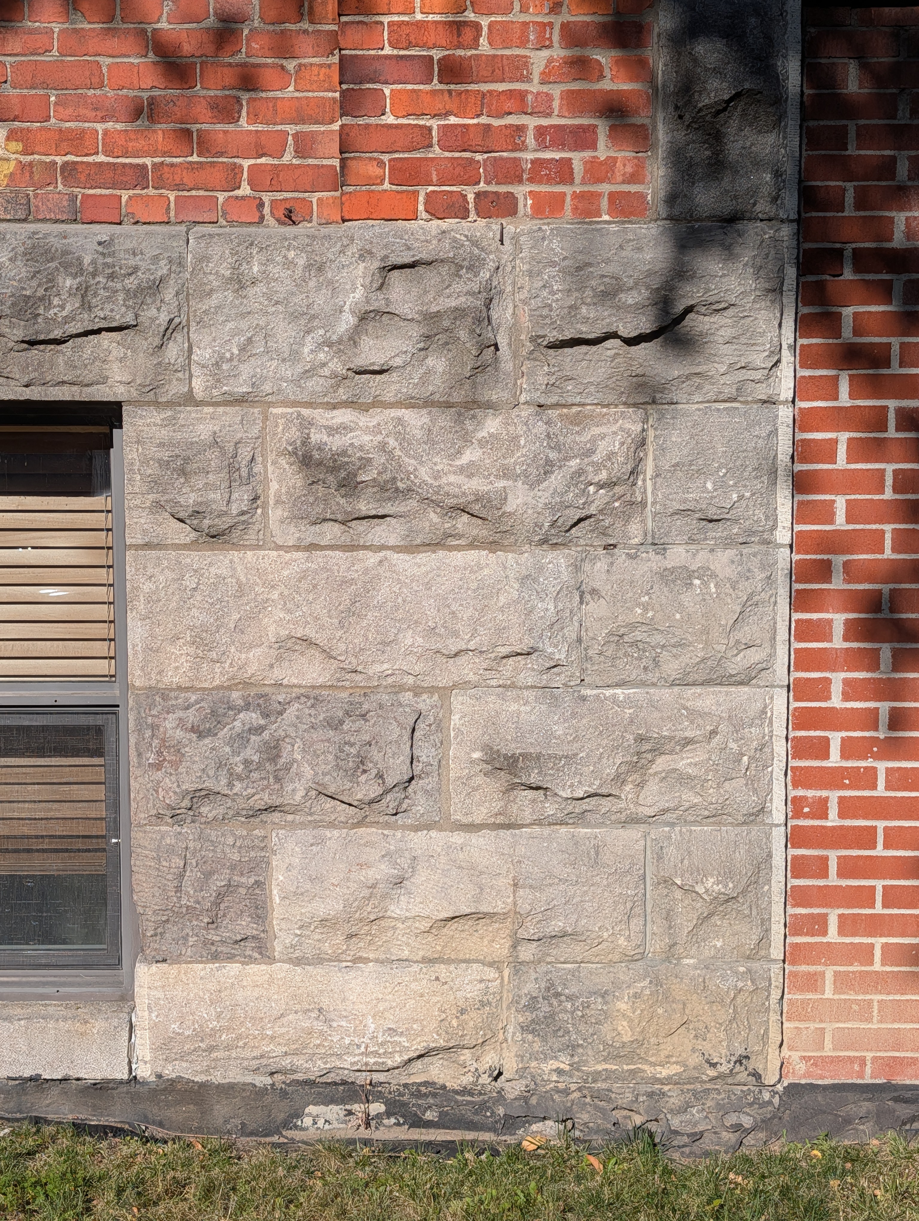 bspline/advisor/ashlar/ref_grey_ashlar_window.jpg
