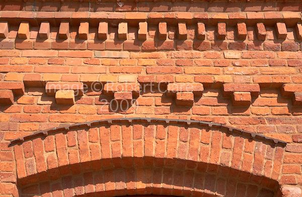 bspline/advisor/frames/ref4_dentil_corbel_arch.jpg